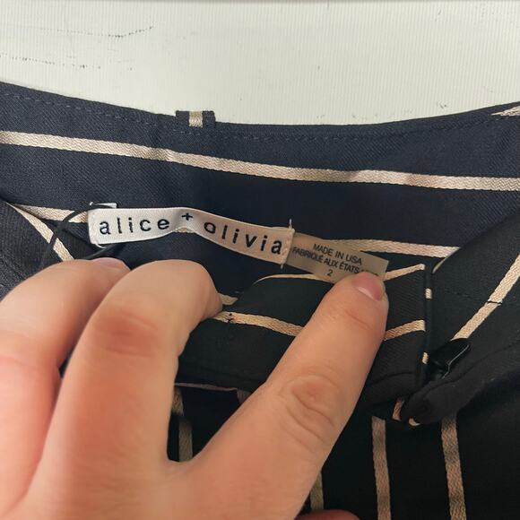 New Alice + Olivia black gold stripe mid rise ankle zip pants sz 2 - Picture 7 of 10